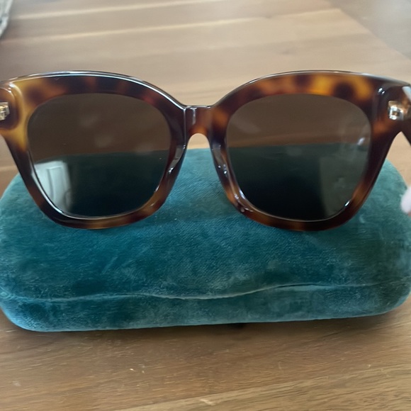 Gucci Tortoise Frame Sunglasses - Picture 4 of 6
